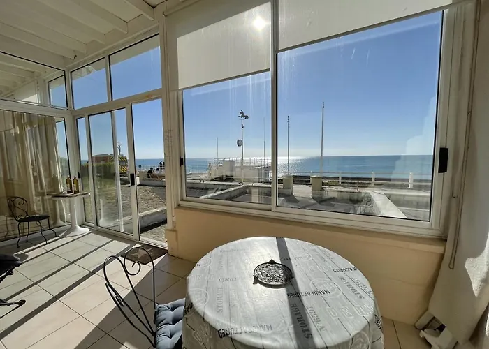 Duplex De Charme En Front De Mer Avec Veranda - Fr-1-361-32 * Bouillon